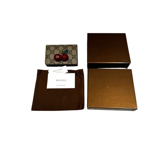 Beautiful Rare GG Gucci 3D Cherry Wallet with Red Interior - Picture 5 of 16